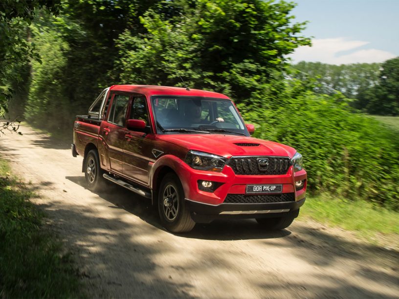 Veicoli commerciali Mahindra Goa Pik-Up Plus